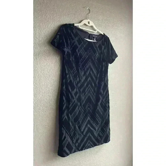 White House Black Market Black Geometric Burnout Velvet Shift Dress Size S - Picture 2 of 7